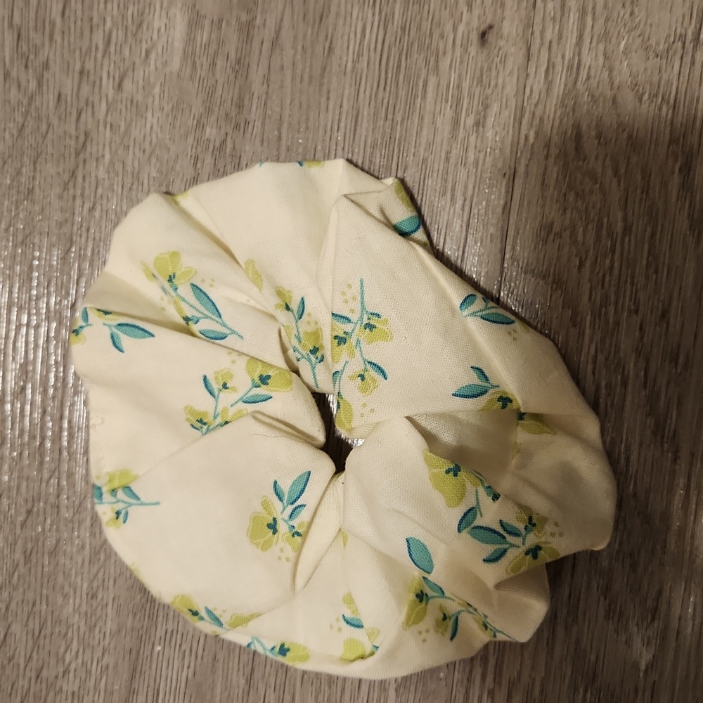 🐻 New Hair Scrunchie
